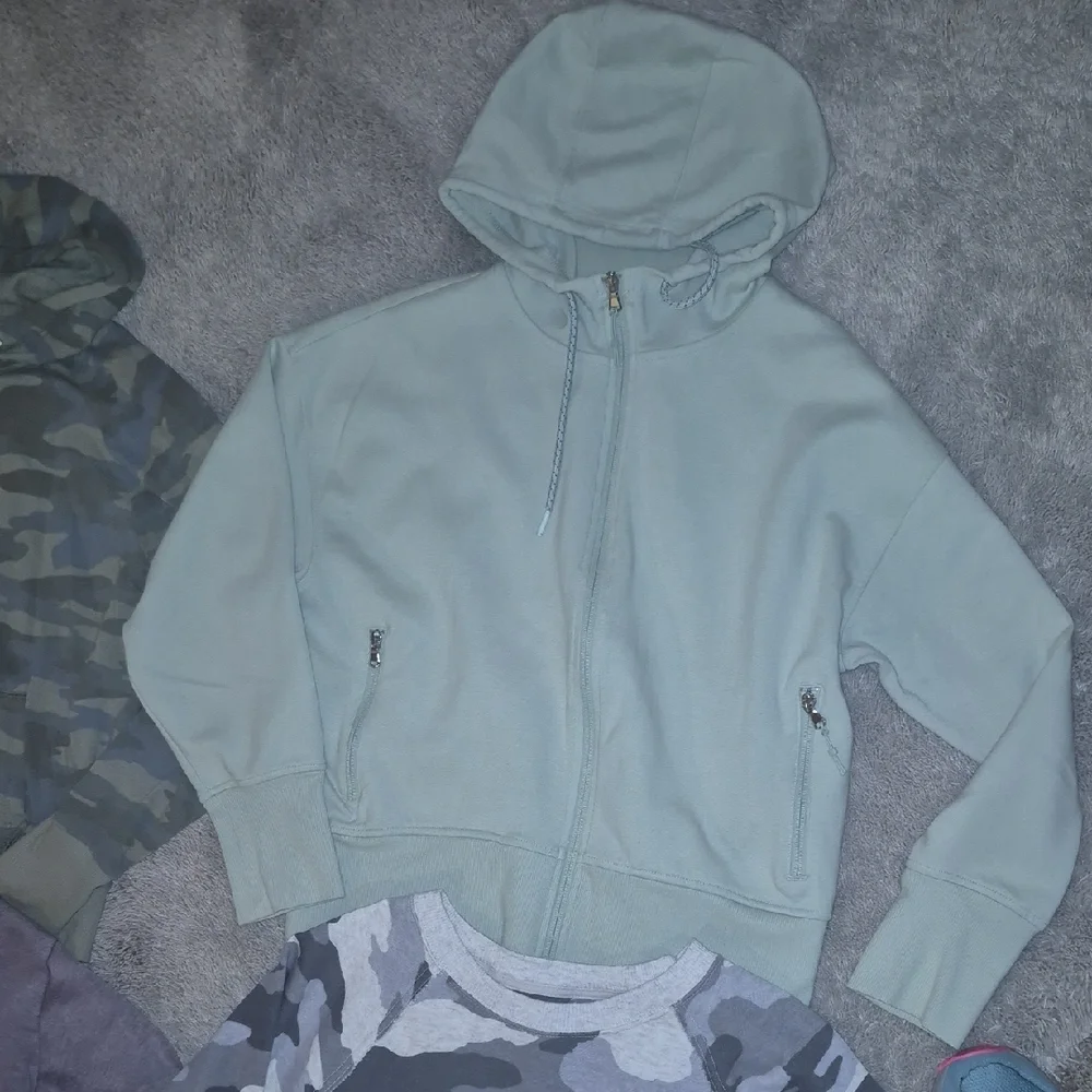 Womens Hoodie Bundle, Size M - Picture 3 of 7
